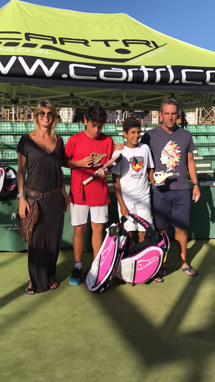 Entrega trofeos y premios
