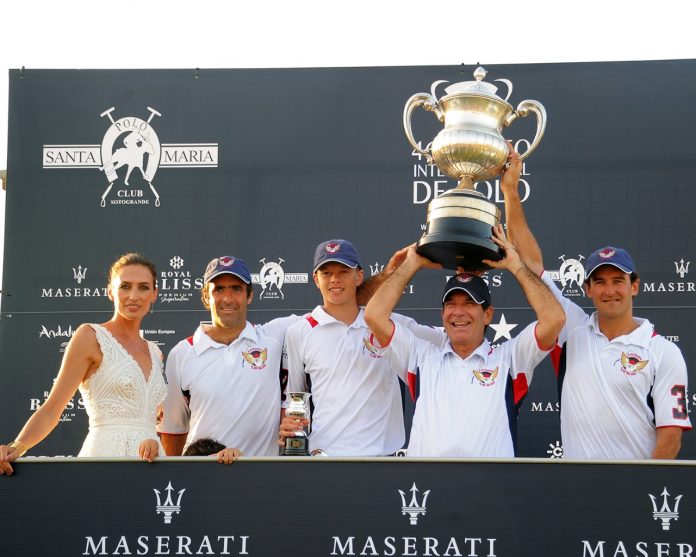Foto trofeo Copa Plata polo