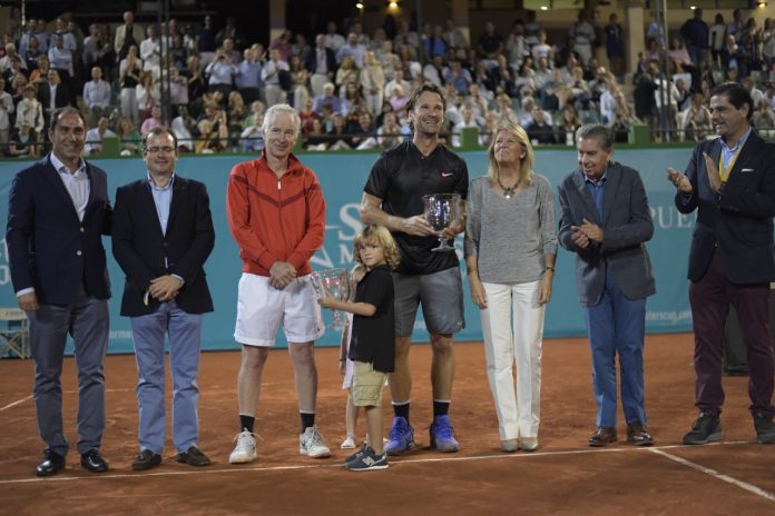 Foto entrega trofeos tenis 2017