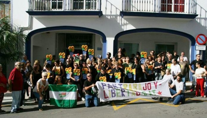 Protesta despedidos del ERE en Ayuntamiento de Estepona
