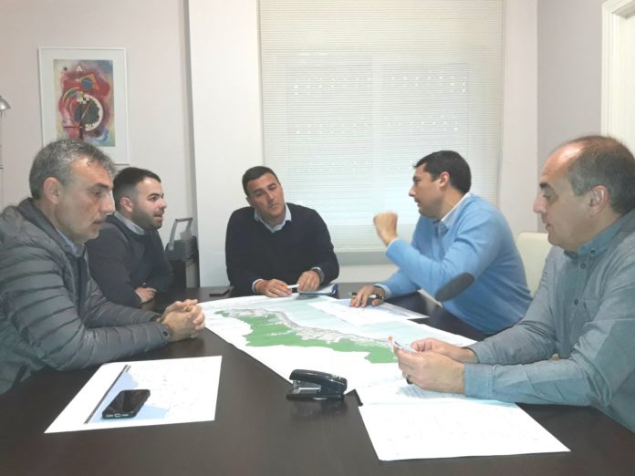 Carlos Hernández, con miembros de Cs Estepona