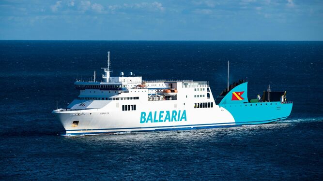 buque-Balearia-Napoles_1378072343_103245921_667x375