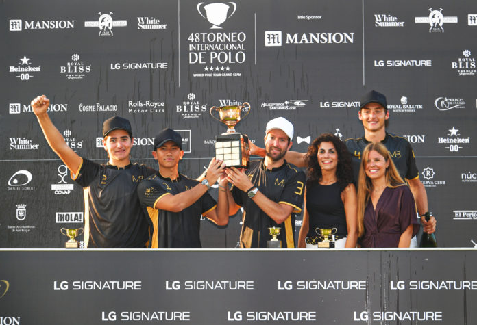 Entrega de la Copa de Oro LG Signature a MB Polo