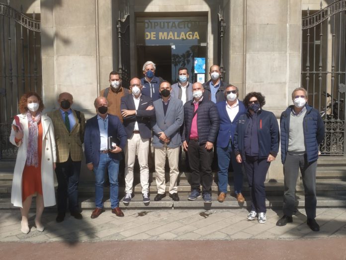Asistentes a la mesa sectorial Senda Azul