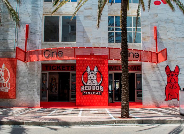 Fachada exterior Red Dog Cinemas