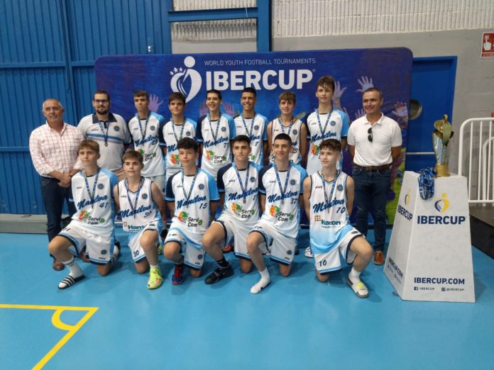 Final Ibercup Baloncesto - entrega de trofeo del alcalde de Manilva