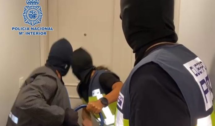 Detenido tras desmantelar en Estepona un punto de venta de 'telecoca'