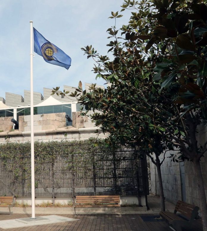 Bandera de la Commonwealth en el Parque de la Commonwealth en Gibraltar