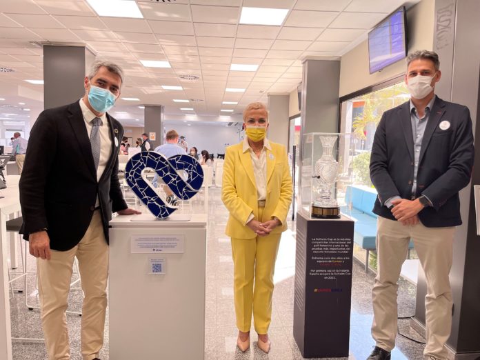 El Alcalde de Benalmádena, Víctor Navas, junto a Mercedes Mengíbar y Jose Antonio Ródenas