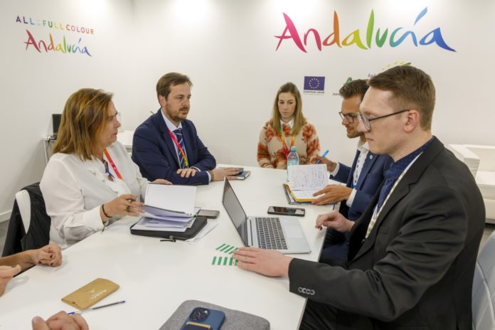 ITB 2023 Andalucía - Yolanda de Aguilar, Secretaria General para el Turismo de la Junta de Andalucía, con representes de Condor