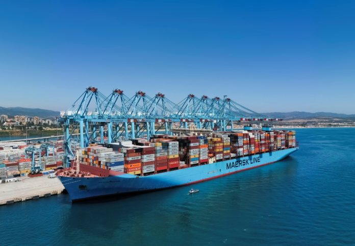 Megaship. Magebly Maersk