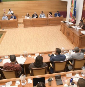El pleno de Torremolinos aprueba solicitar la declaración del PRIDE como Acontecimiento de Interés Turístico de Andalucía
