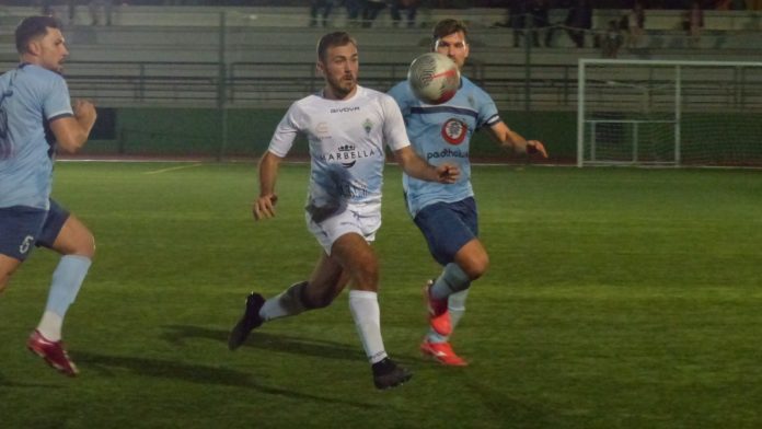 Juli-anoto-los-dos-goles-del-Atletico-Marbella-Paraiso-antes-de-que-se-suspendiera-el-partido-ante-el-Athletic-Fuengirola.-scaled