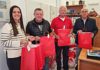 Saint George Charity ofrece regalos para casi 300 niños necesitados de Manilva, Casares y Estepona