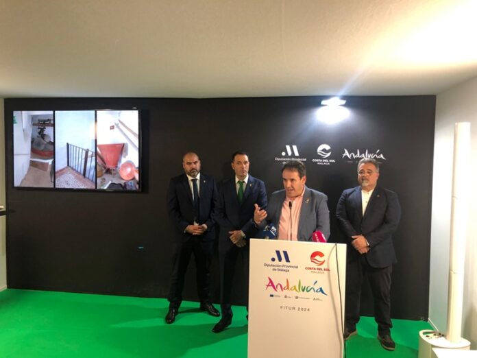 Antonio-Campos-alcalde-de-Casarabonela-Fitur-696x522