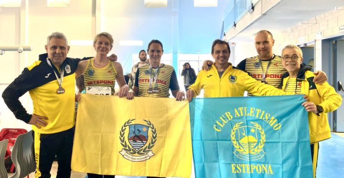 Atletas del Club de Atletismo Estepona en el Cpto. Andalucía Máster Short Track
