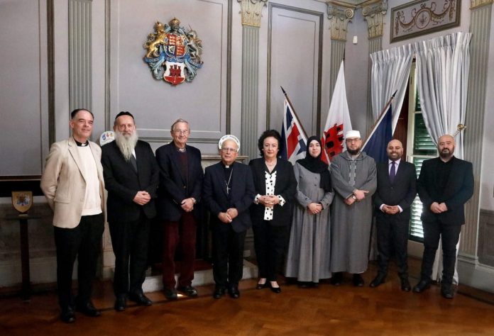 C. Hicks, R. Hassid, R. Gill, C. Zammit, C. Gómez, K. El Mokhalfi, I. El Mokhalfi, S. Chandiramani y S. Revelli