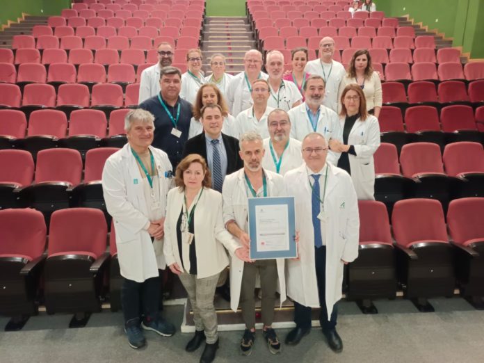FOTO NOTA ENTREGA CERTIFICACIÓN ÓPTIMA ACSA_UCI HUCS