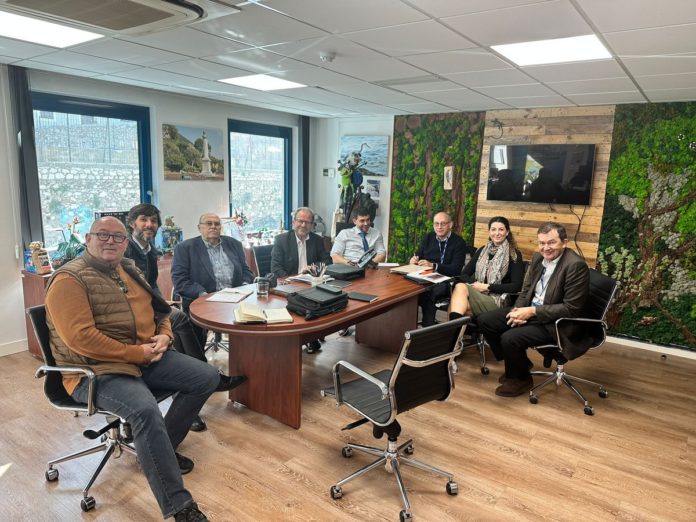 Reunión del ministro Cortés con los representantes de las gasolineras