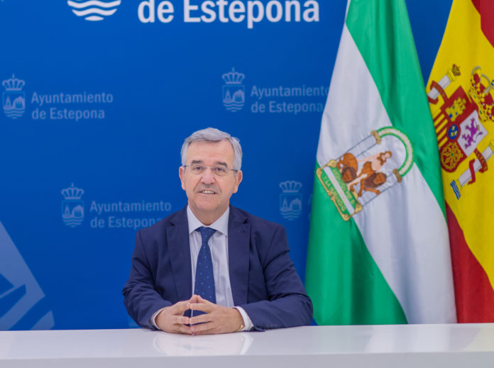 Foto alcalde Estepona