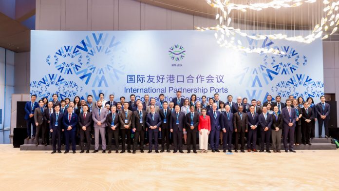 MAritime Silk Road. International Partnership Port Cooperation Conference. Grupo r