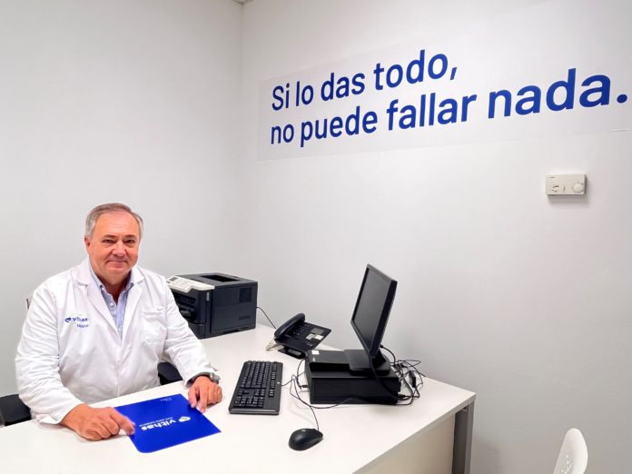 Dr. Antonio Narváez, jefe del servicio de traumatología y cirugía ortopédica del Hospital Vithas Xanit Internacional