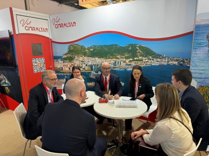 El Ministro Santos en el stand de la Oficina de Turismo de Gibraltar en la World Travel Market de Londres