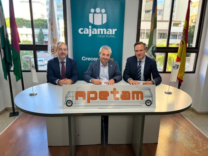 Firma convenio Cajamar-Apetam-1