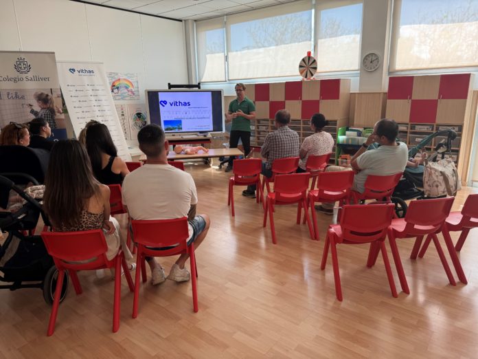 Imagen del Dr. Enrique Sánchez en otra Aula Salud