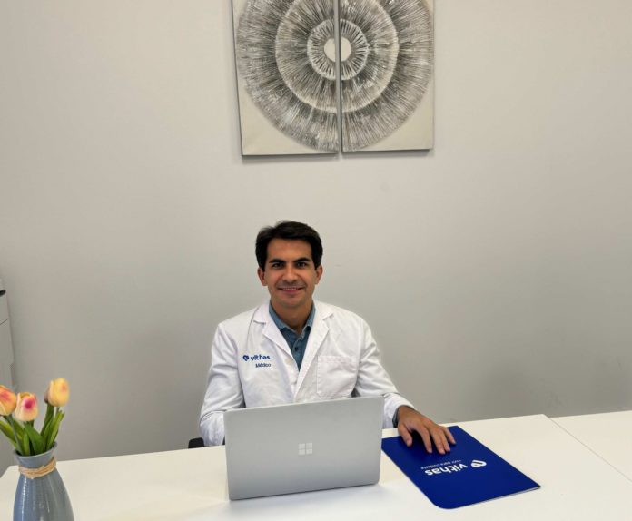 El Dr. Marcos Iglesias está especializado en oncología médica y es experto en cáncer hereditario