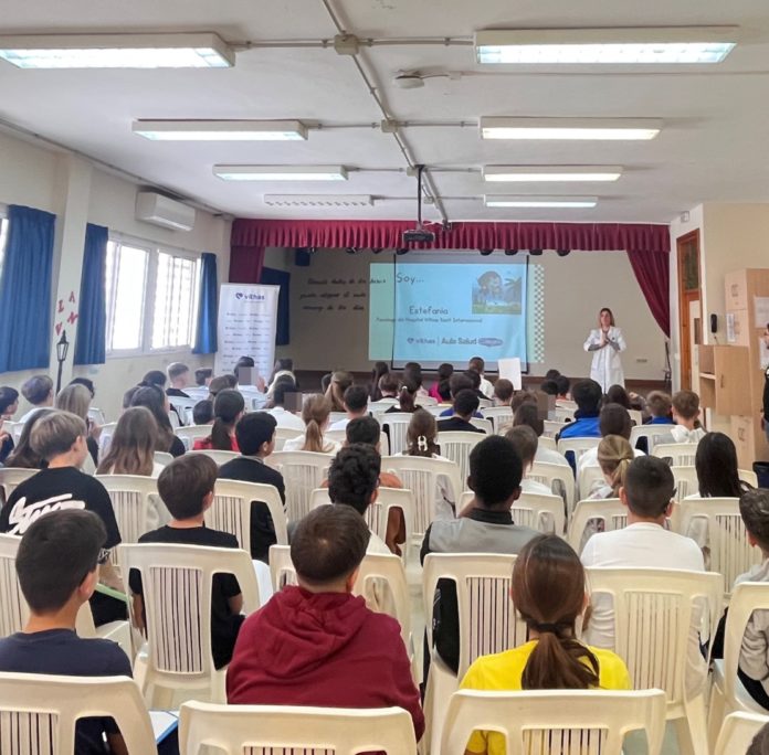 Momento de la charla impartida en el Colegio Jacaranda