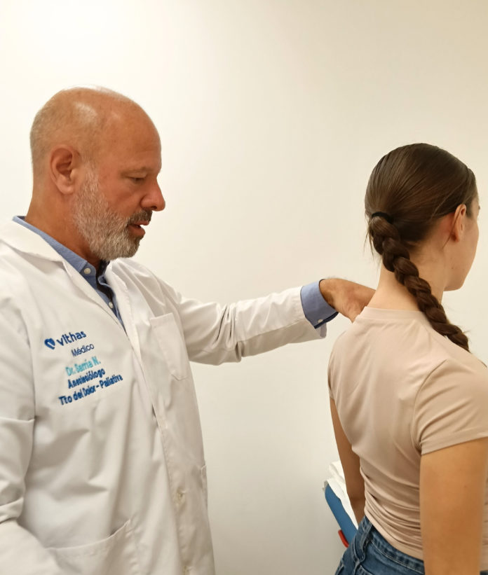 Exploración clínica a paciente con fibromialgia
