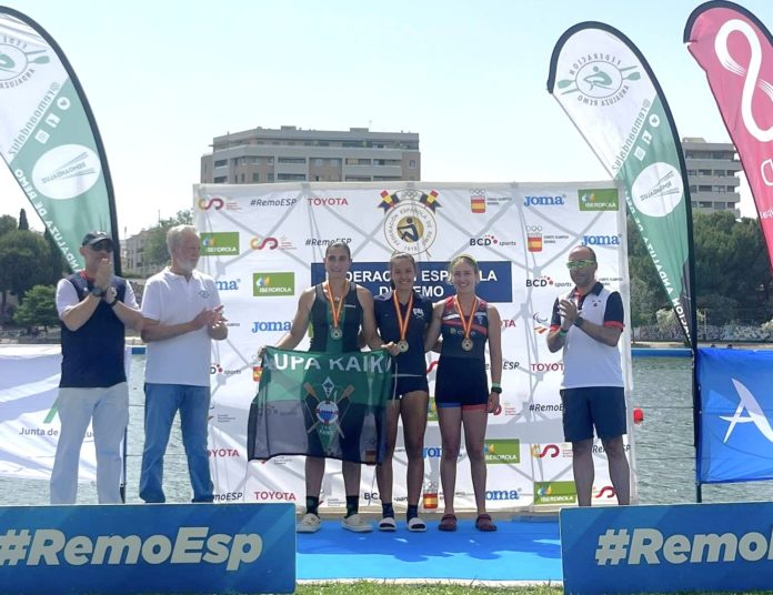 Oro Linense en skiff juvenil femenino
