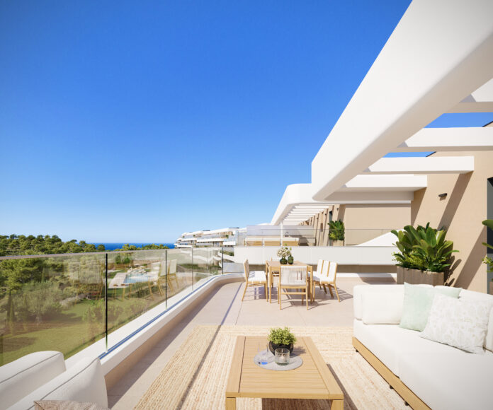 Recreación de los áticos con solárium de la promoción Unika Collection de AEDAS Homes en Estepona, Málaga.